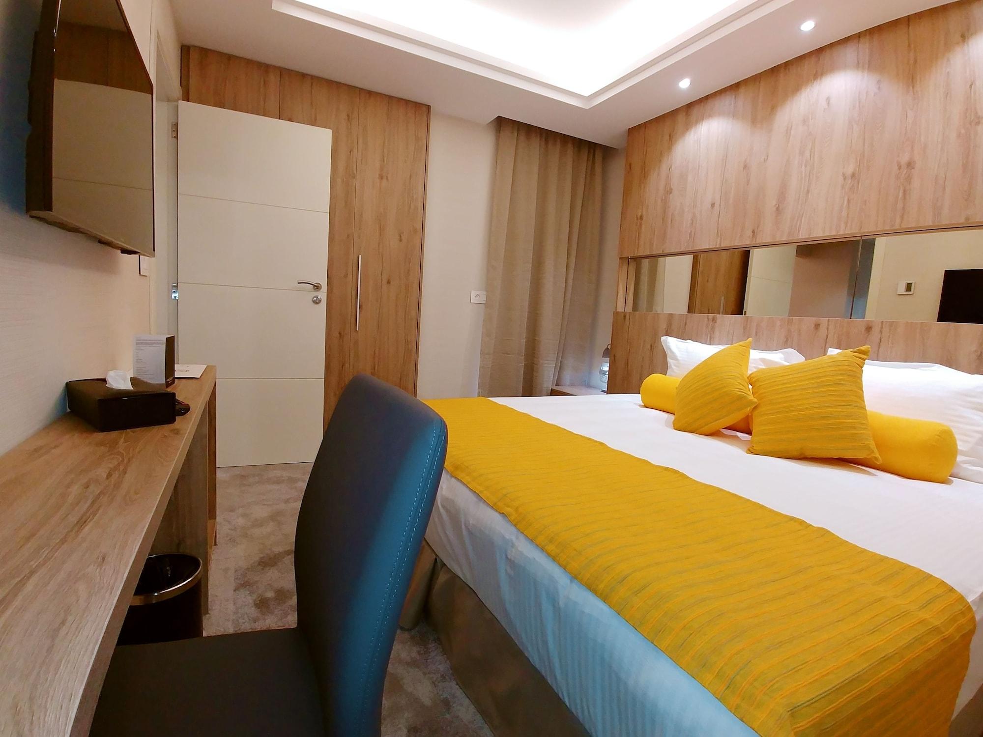 Maximus Hotel Blat Exterior photo