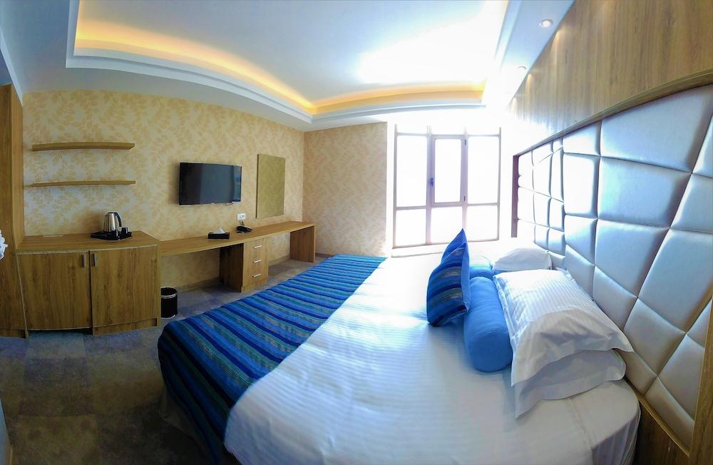 Maximus Hotel Blat Exterior photo