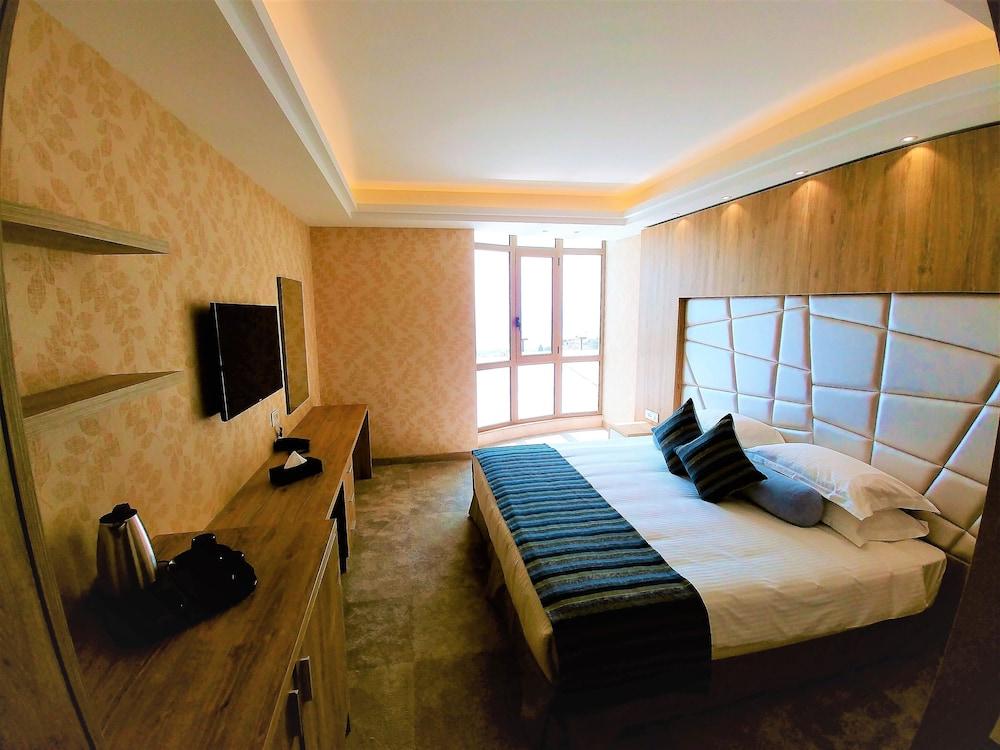 Maximus Hotel Blat Exterior photo