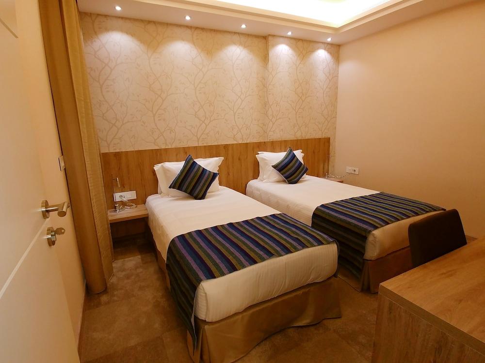 Maximus Hotel Blat Exterior photo